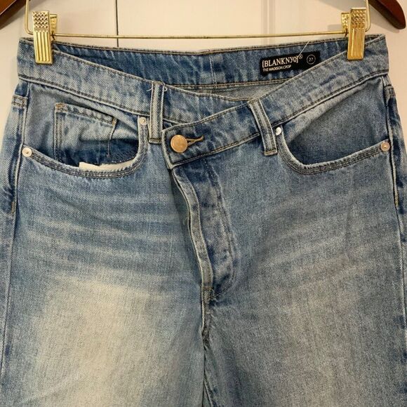 Blank NYC The Madison Crop High Rise Asymmetrical Button Closure Size 27 - Picture 5 of 13